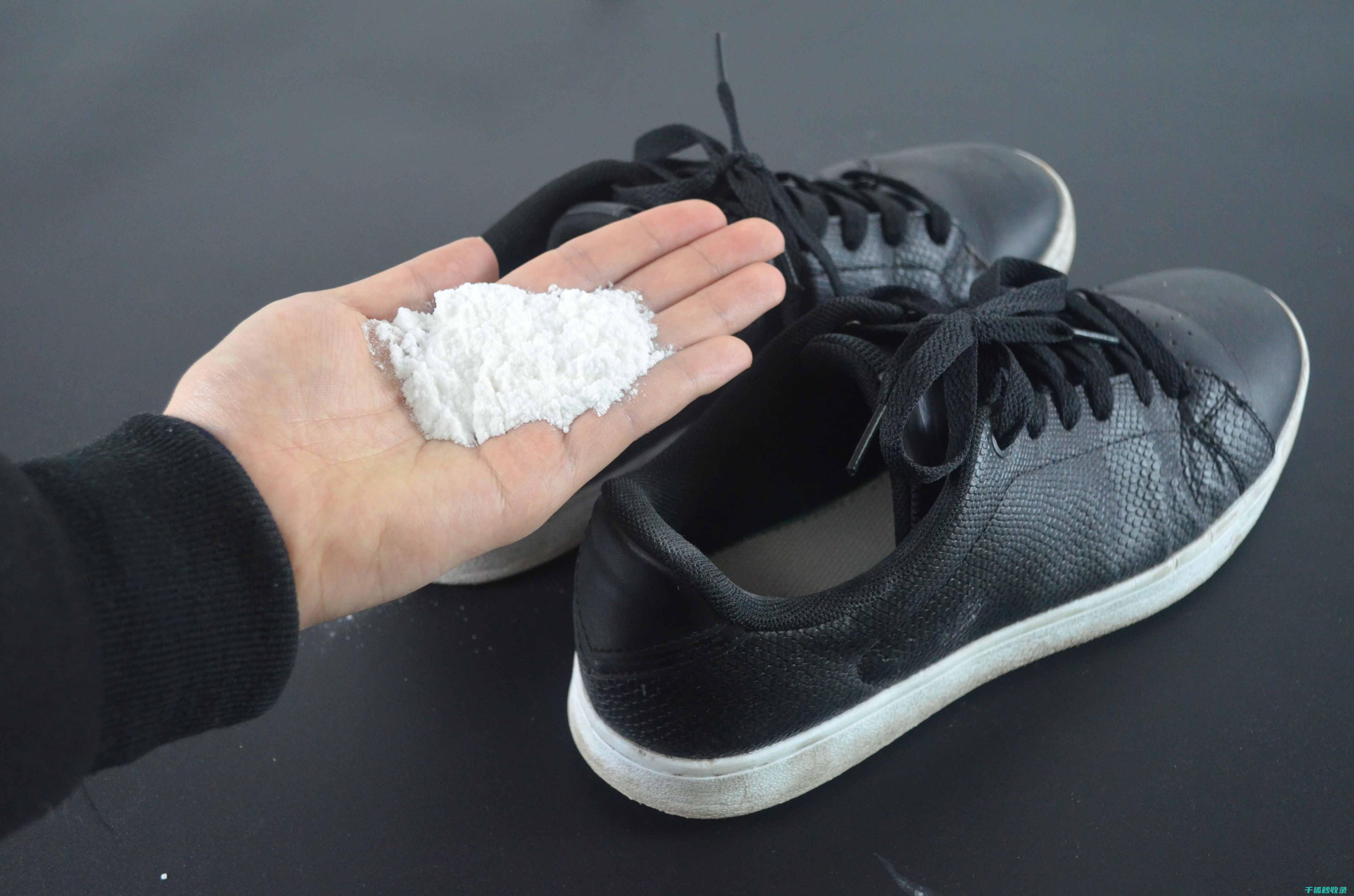 鞋子产生异味？这些科学的除臭方法你得试试！ (鞋子产生异味怎么处理)